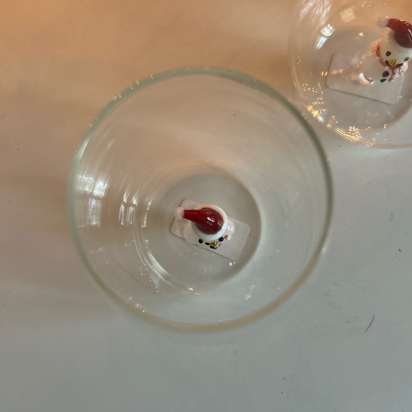 2 Snowman Stemless  Wine Glasses Christmas Holiday In Santa Hat New 4.5” Tall - Picture 3 of 4